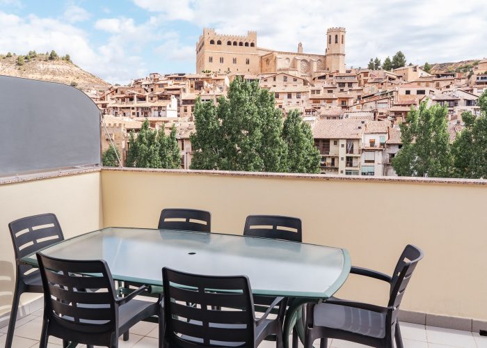 Terrraza con vistas al castillo de Valderrobres Impresionante terraza con vistas al castillo y río Matarraña